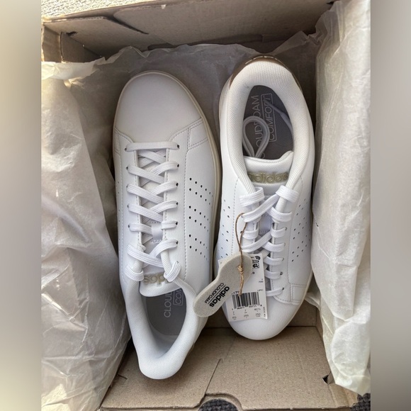 Brand new Adidas Advantage 2.0 Sneakers 8.5 β with tag on and original box ! - Picture 9 of 11